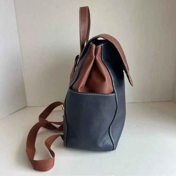 Tommy Hilfiger Beth II Flap Backpack Saffiano PVC Tan / Navy blue  One Size - Picture 4 of 15